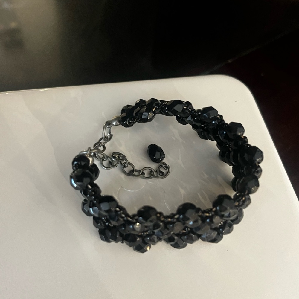 Elegant Black Beaded Bracelet - Picture 3 of 4